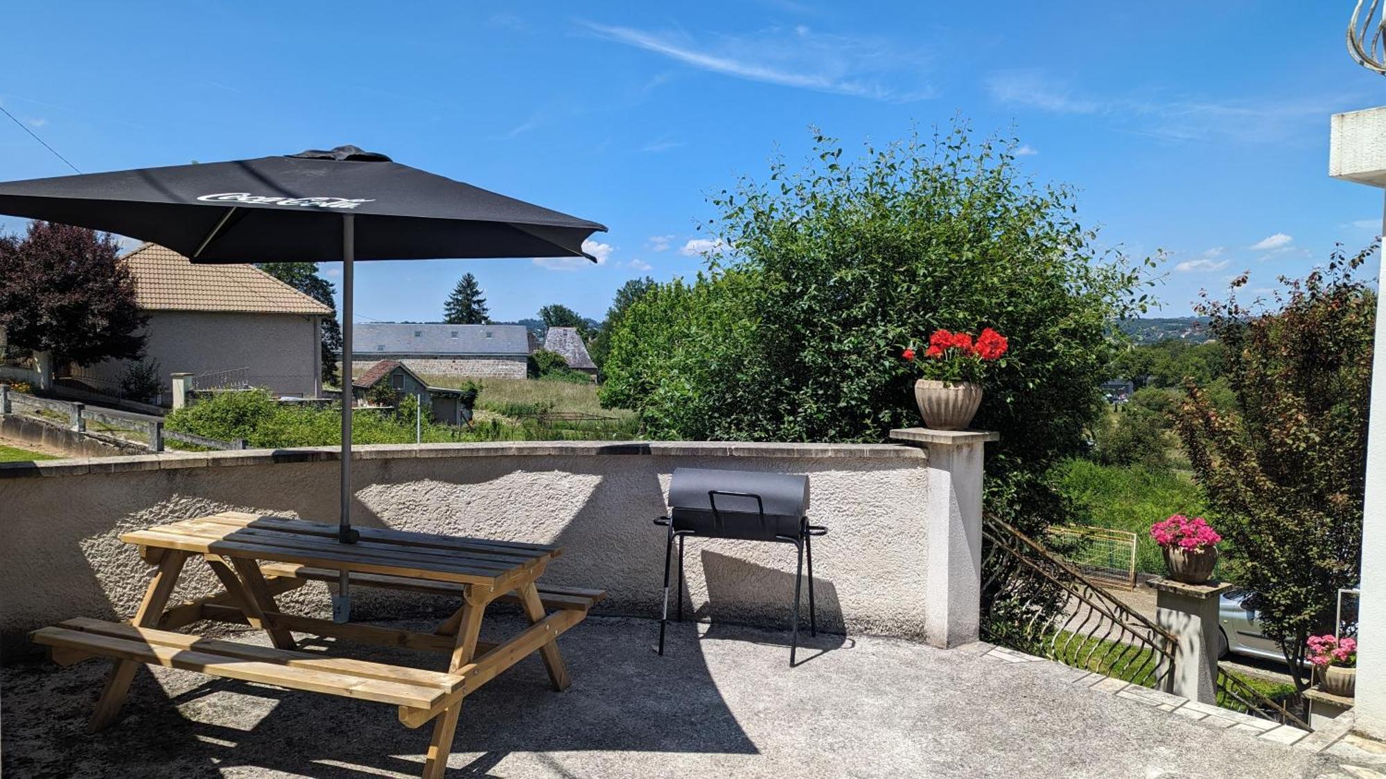A Proche Centre-ville Et Campagne - Climatisation, Wifi, Coin Exterieur Et Parking Prives *